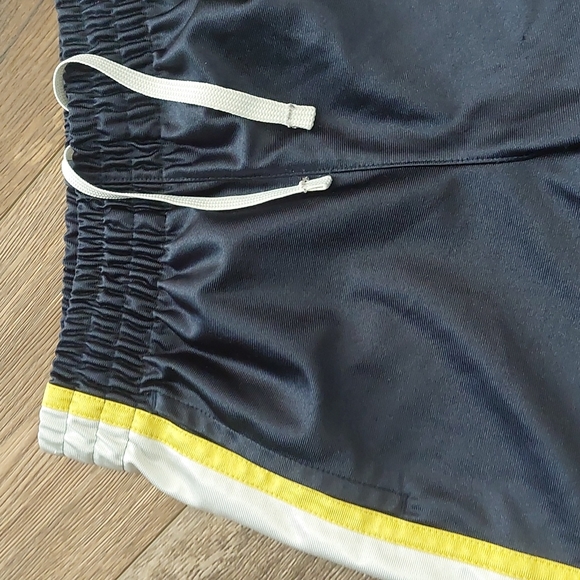 ✨️3/10$✨️GAP shorts - Picture 2 of 6